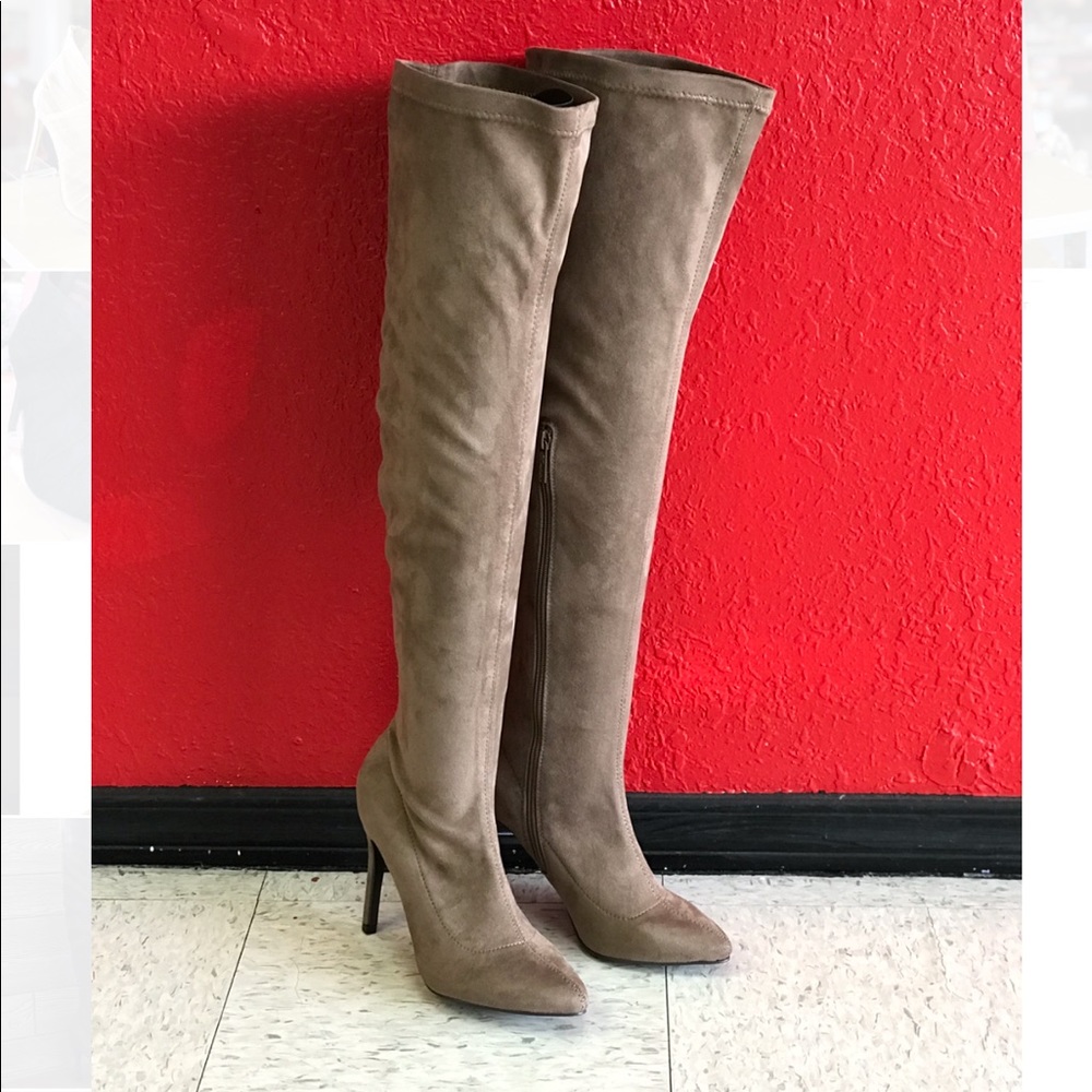 Knee high Boots - Picture 3 of 3